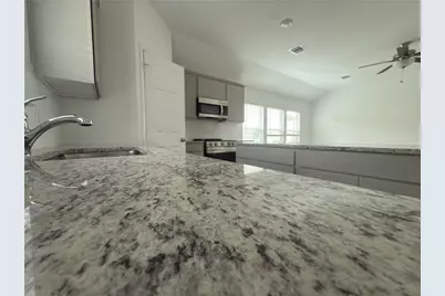 510 Oak Chase Avenue, Dayton, TX 77535 - Photo 5