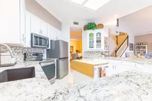 423 Hana Dr, Tiki Island, TX 77554 - Photo 11