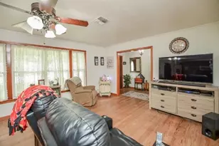 1116 N Meyer St, Sealy, TX 77474 - Photo 9