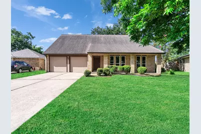 423 Forest Hills Drive, League City, TX 77573 - Photo 1