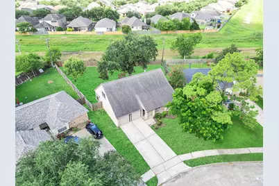 423 Forest Hills Drive, League City, TX 77573 - Photo 5