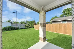 604 Miriam St, Baytown, TX 77520 - Photo 11