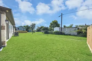 604 Miriam St, Baytown, TX 77520 - Photo 7