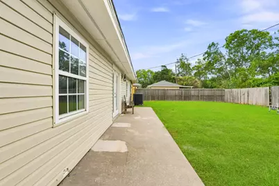 106 S Pin Oak Drive, Texas City, TX 77591 - Photo 5