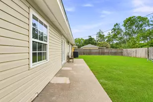 106 S Pin Oak Dr, Texas City, TX 77591 - Photo 5