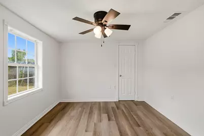 106 S Pin Oak Drive, Texas City, TX 77591 - Photo 17
