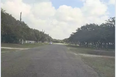 312 Griffith Drive, Rockport, TX 78382 - Photo 3