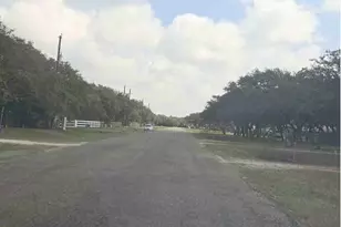 312 Griffith Dr, Rockport, TX 78382 - Photo 3