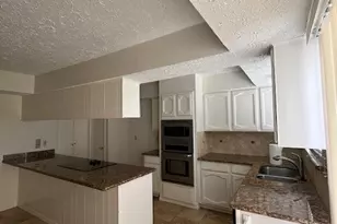 2010 Windy Meadow Dr, Sugar Land, TX 77478 - Photo 5