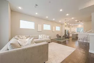 2051 Sherwood Forest St, Houston, TX 77043 - Photo 9