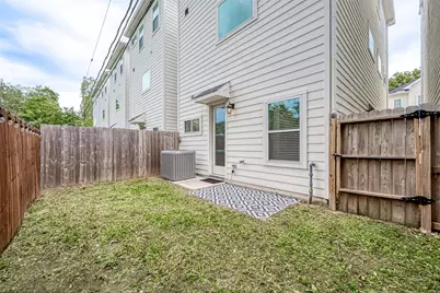 2051 Sherwood Forest Street, Houston, TX 77043 - Photo 23