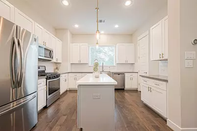 2051 Sherwood Forest Street, Houston, TX 77043 - Photo 3