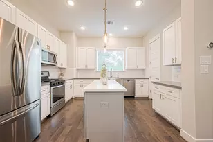 2051 Sherwood Forest St, Houston, TX 77043 - Photo 3