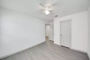 7803 Golden Rubia Ln, Rosharon, TX 77583 - Photo 13