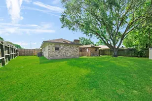 3806 Montego Dr, Baytown, TX 77521 - Photo 9