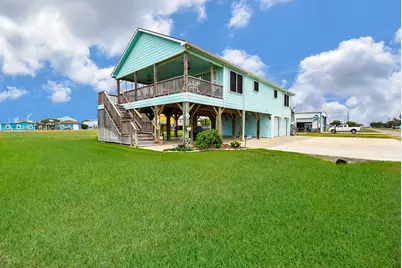 16 Peggy Street E, Palacios, TX 77465 - Photo 3