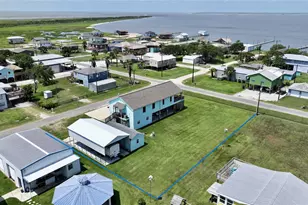 16 Peggy Street E, Palacios, TX 77465 - Photo 5