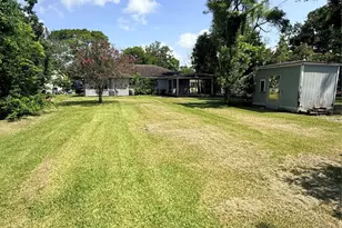 305 Wisteria St, Lake Jackson, TX 77566 - Photo 9