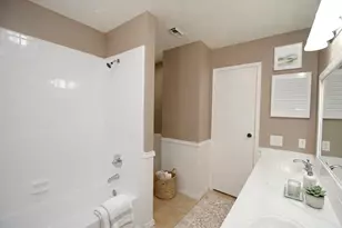 11005 Tobasa Ct, Houston, TX 77086 - Photo 9