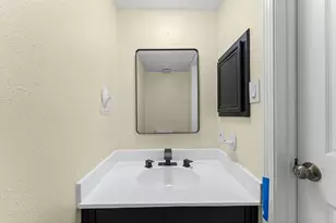 10531 Spanish Grant Dr, Sugar Land, TX 77498 - Photo 13