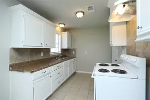 10322 Cathedral Dr, Houston, TX 77051 - Photo 9