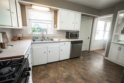 1216 15th Avenue N, Texas City, TX 77590 - Photo 9