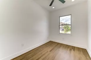 4554 Newberry St, Houston, TX 77051 - Photo 7