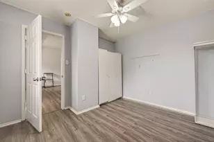 6922 Leaders Crossing Dr, Houston, TX 77072 - Photo 31