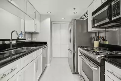 3525 Sage Road #1110, Houston, TX 77056 - Photo 7