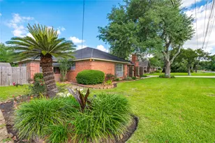 1604 S Hill St, Alvin, TX 77511 - Photo 5