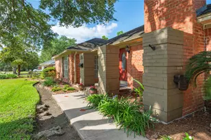 1604 S Hill St, Alvin, TX 77511 - Photo 5