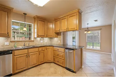 1604 S Hill Street, Alvin, TX 77511 - Photo 11