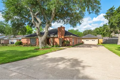 1604 S Hill Street, Alvin, TX 77511 - Photo 1