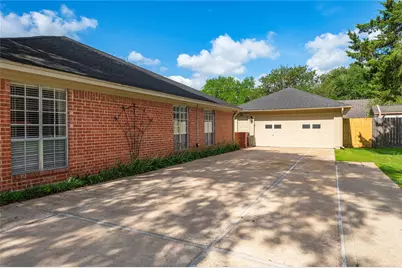 1604 S Hill Street, Alvin, TX 77511 - Photo 31