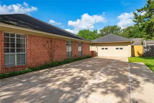 1604 S Hill St, Alvin, TX 77511 - Photo 31