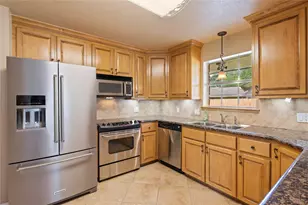 1604 S Hill St, Alvin, TX 77511 - Photo 11