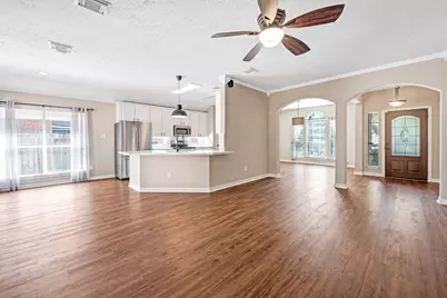 135 W Russet Grove Circle, The Woodlands, TX 77384 - Photo 11