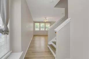 163 N Burberry Park Cir, The Woodlands, TX 77382 - Photo 5
