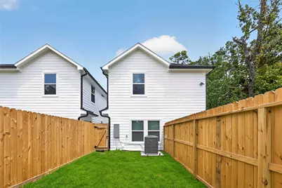 8210 Sterlingshire Street #B, Houston, TX 77078 - Photo 17