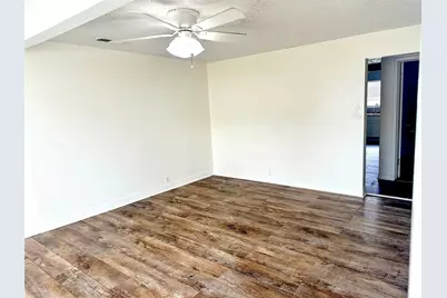 1005 Avenue E 1/2, Alvin, TX 77511 - Photo 5