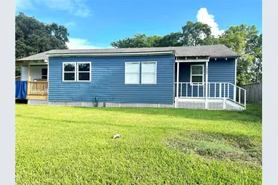1005 Avenue E 1/2, Alvin, TX 77511 - Photo 1