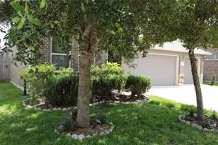 8338 Hunters Lodge Ln, Baytown, TX 77521 - Photo 3