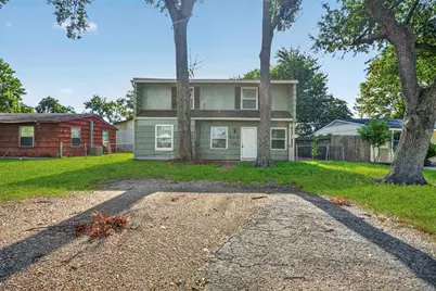 319 S 6th Street, La Porte, TX 77571 - Photo 1