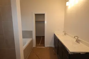 1615 Westland Ln, Rosenberg, TX 77471 - Photo 5