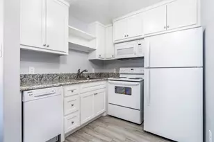 207 N Poplar St, Tomball, TX 77375 - Photo 9