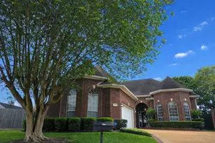 211 Laurel Springs Ct, Sugar Land, TX 77478 - Photo 5