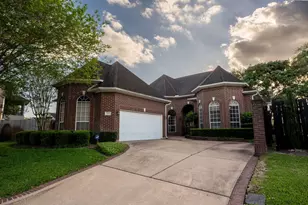 211 Laurel Springs Ct, Sugar Land, TX 77478 - Photo 5