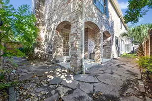 2410 Briar Ridge Dr, Houston, TX 77057 - Photo 11