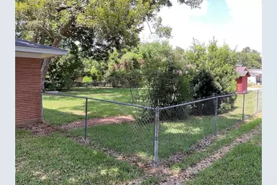 210 Southern Oaks Drive, Lake Jackson, TX 77566 - Photo 23