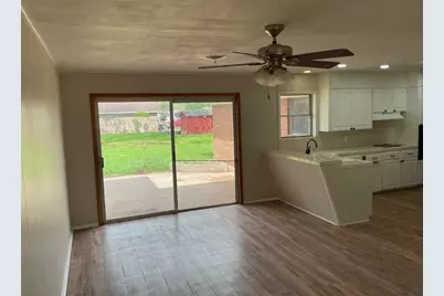 210 Southern Oaks Drive, Lake Jackson, TX 77566 - Photo 7
